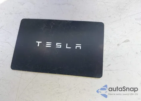 2021 Tesla Model Y Long Range Dual Motor All-Wheel Drive z USA, uszkodzony, nr VIN 5YJYGDEE1MF303693